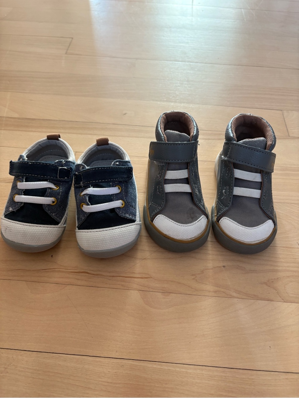 See Kai Run Toddler Sneakers in Navy and Gray size 4 & 5
